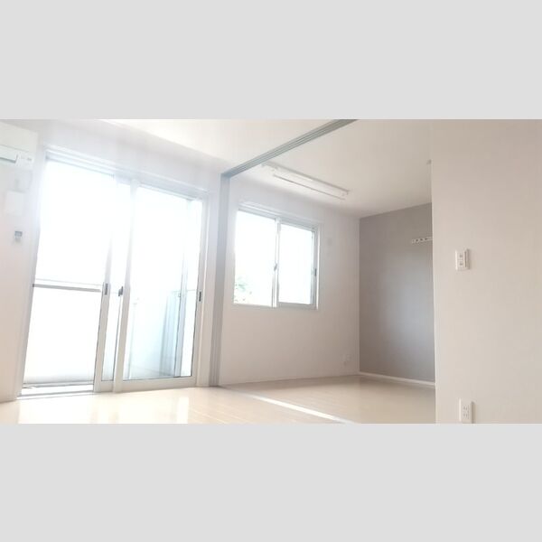 アルジェント・ステラ　C棟 リビングから洋間