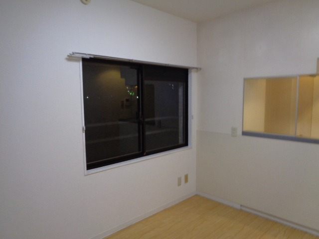 ローズガーデン５番館(A-013) リビング