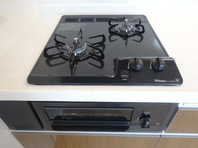 アイリスガーデンⅠ201号室 システムキッチン（２口・グリル）