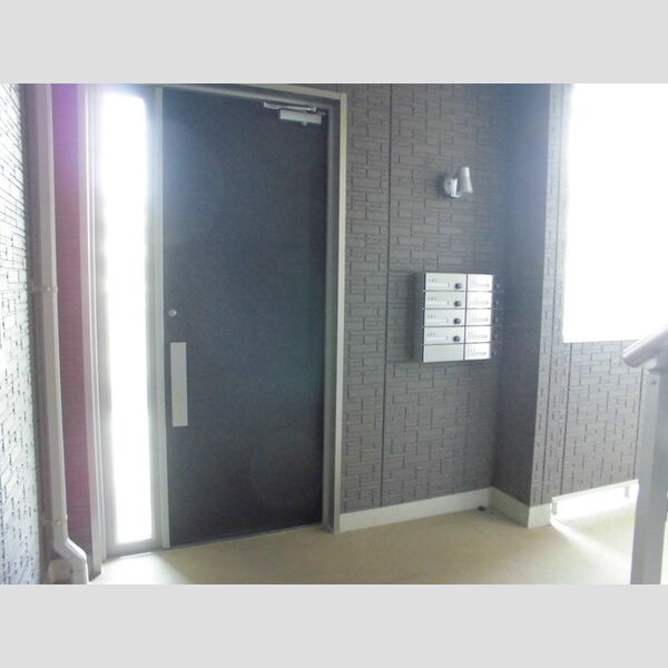 モンターニュ101号室 エントランス内