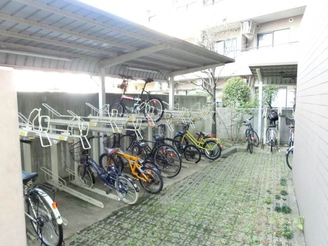 ア・ボートルサンテ西館4階 駐輪場