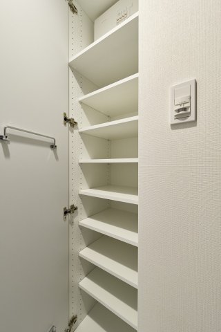 プラウドフラット虎ノ門602号室 シューズクローゼット