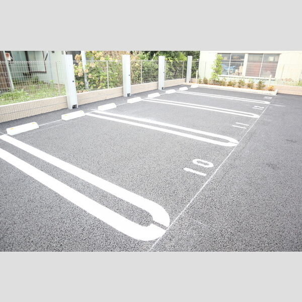 ヌヌース南鳩ヶ谷 駐車場