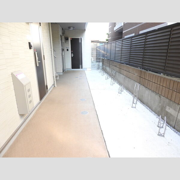 パレス国立303号室 自転車置き場