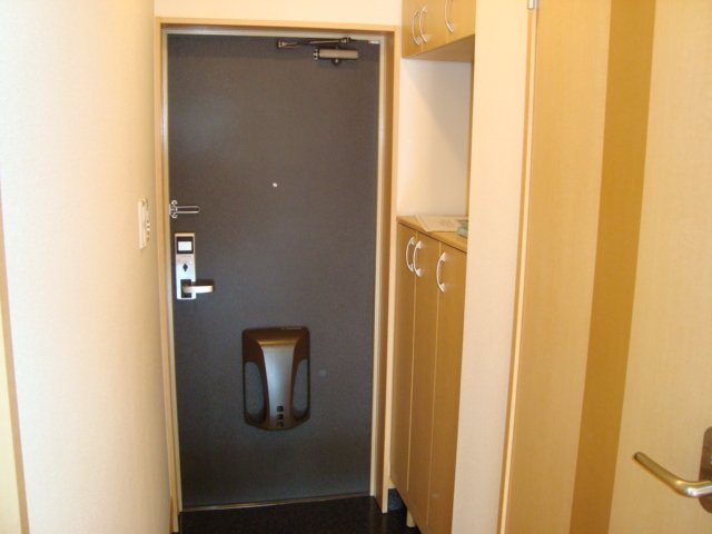 ミネルバＢ棟 玄関