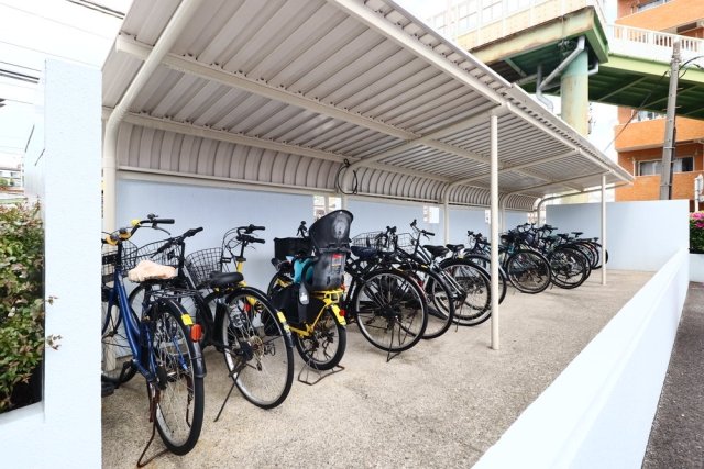 日神パレス生麦1階 駐輪場