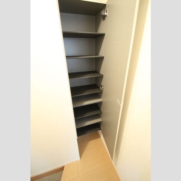 ディアコート 102号室　玄関収納