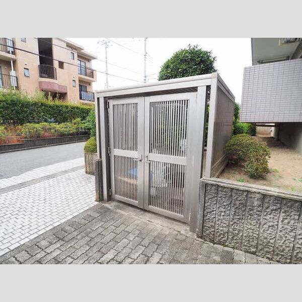 レジデンス新百合ヶ丘　B棟 敷地内ごみ置き場