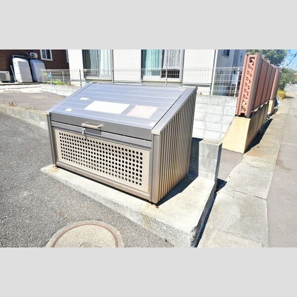 エタージュB ダストボックス