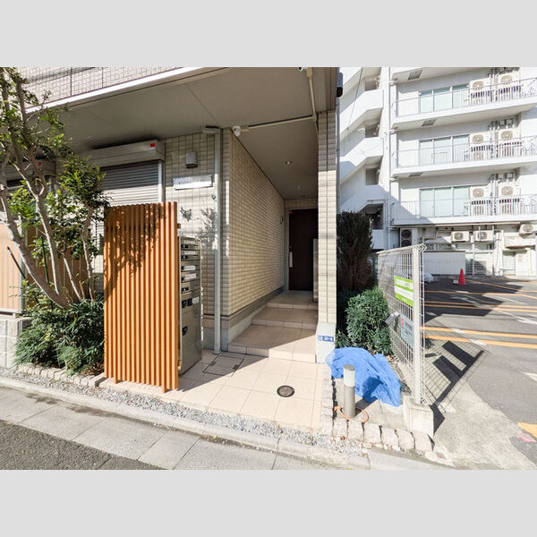 Castle上野301号室 エントランス