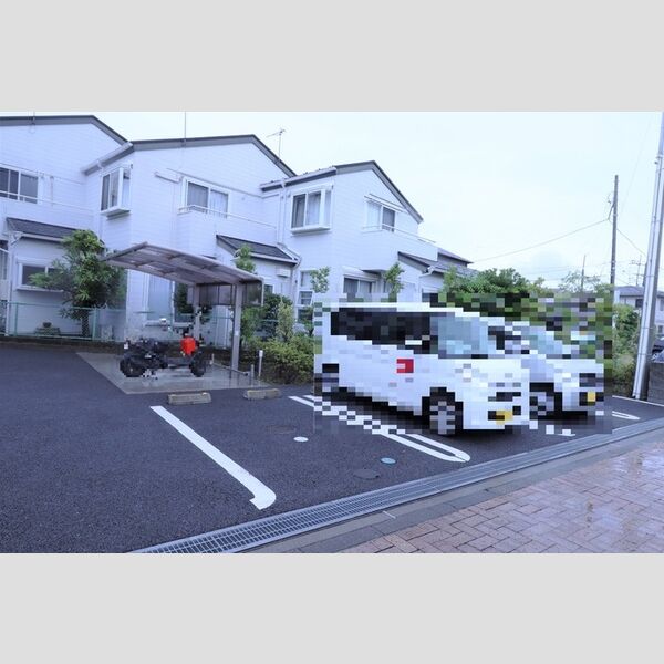 グローリー湘南Ⅱ 駐車場