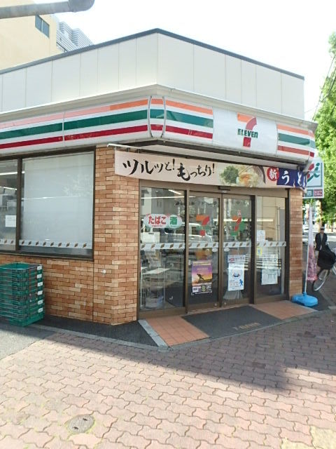 ガーラ・リバーサイド横濱南7階 セブンイレブン横浜前里町4丁目店 落ち着きのあるロビーにはカメラ付オートロック完備