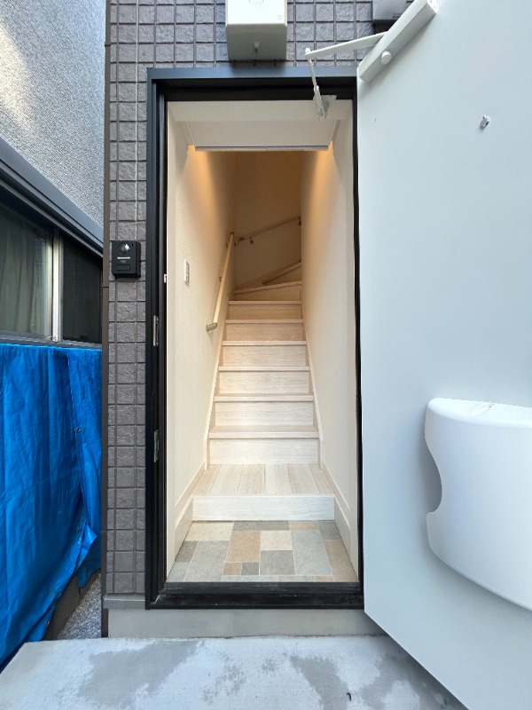 マウ東高円寺2階 玄関