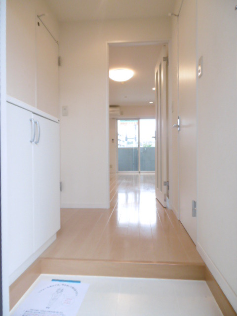 ｓｔｕｄｉｏ　ｆｌａｔ　ｍｉｎａｍｉ－ｏｓａｗａ0301号室 玄関