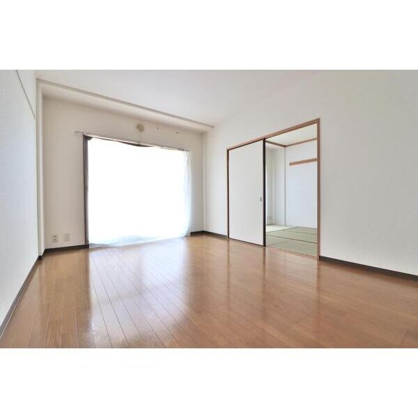 ベルヴェデーレII303号室 リビング