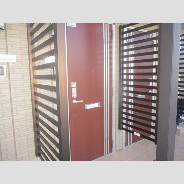 レムロード・M 玄関