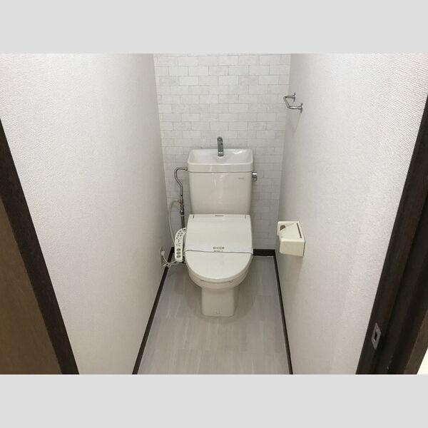 ヴェルドミール成城101号室 トイレ