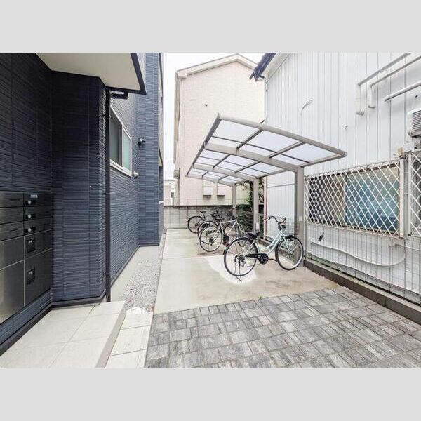 DHCR川口芝下102号室 駐輪場