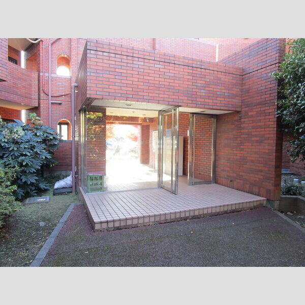 エムズ・アーク　C棟104号室 エントランス