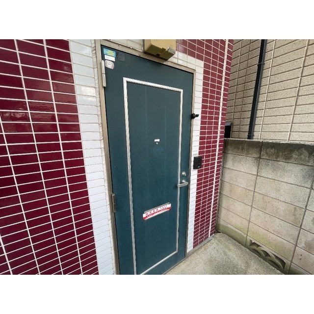 クレセントハイツ星の宮103号室 玄関