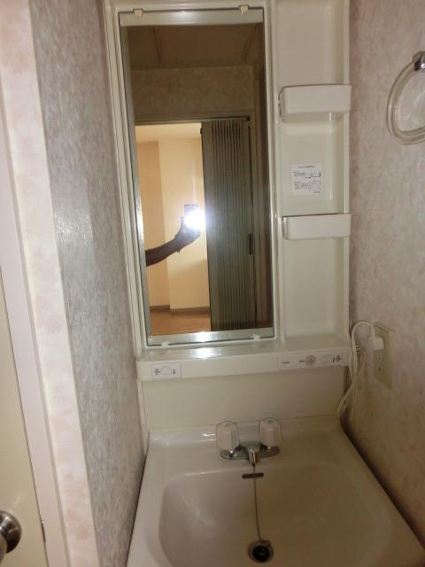 アミティー烏山2階 収納