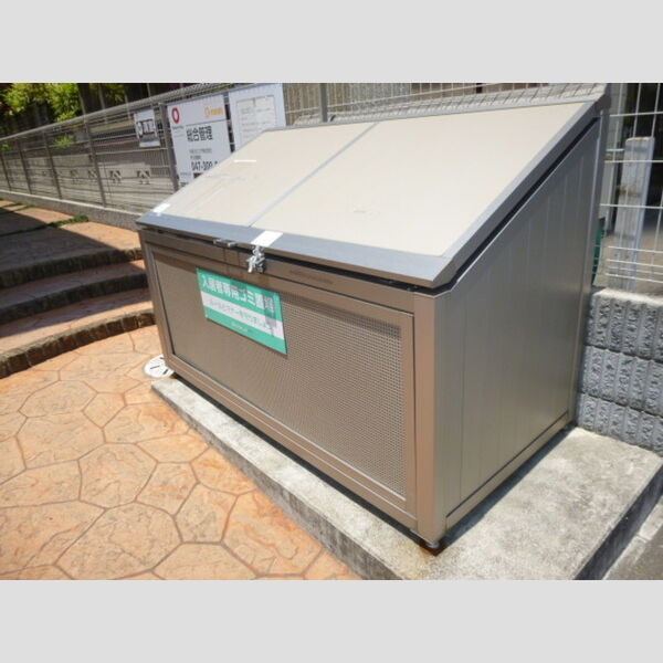 モダンコート　クレシア 入居者様専用ゴミストッカー