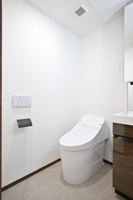 ＧＲＡＮＳＩＴＥ　ＮＡＫＡＭＥＧＵＲＯ4階 トイレ