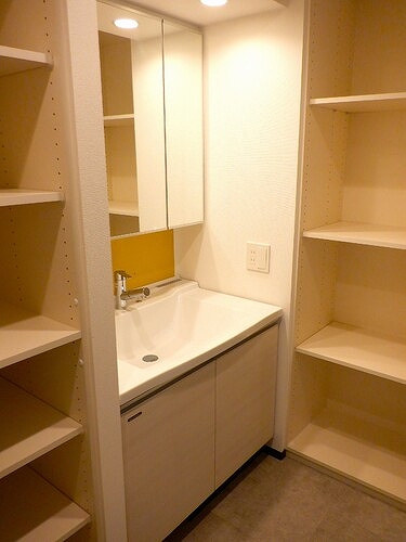 ＲＥＦＲＡＭＥ ５ Ｉｒｉｙａ 洗面所　※2022.10内覧会時同タイプ別部屋撮影