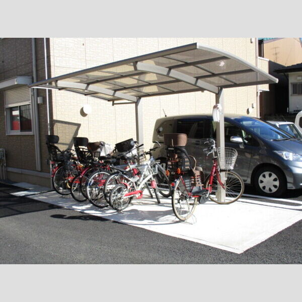 ルシェリア102号室 駐輪場