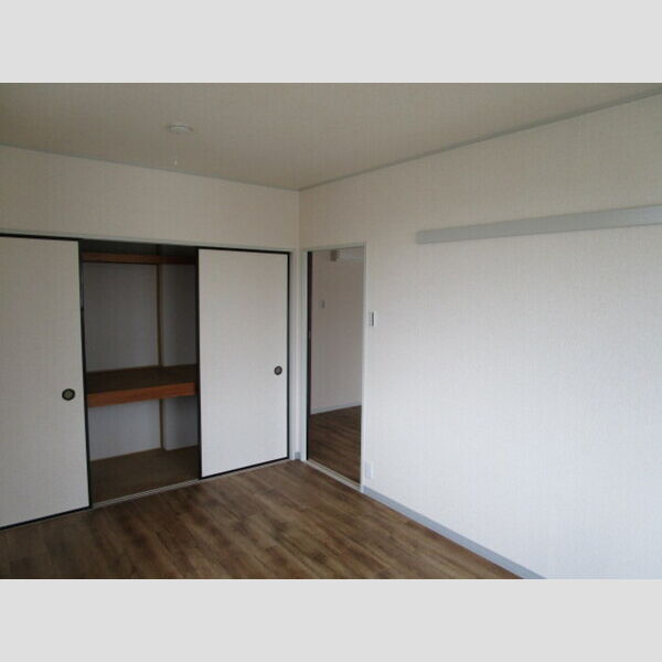 ビラ・ジュニペラス　B棟302号室 南側洋室