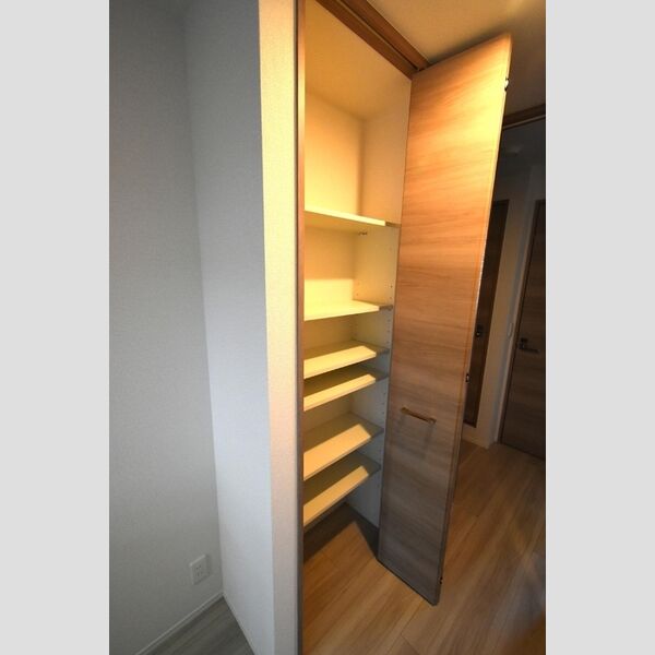 シャトレー町田202号室 パントリー