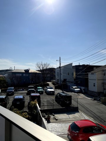 ストレリチア．M202号室 南側は開けていて眺望も良好