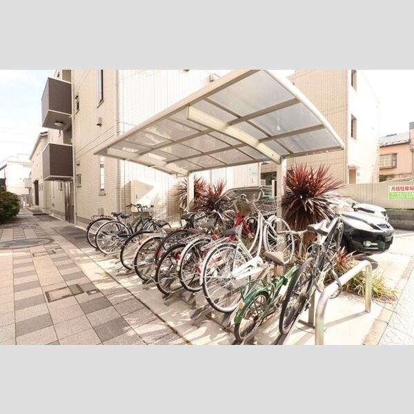 ユイマール　A101号室 屋根付き自転車駐輪場