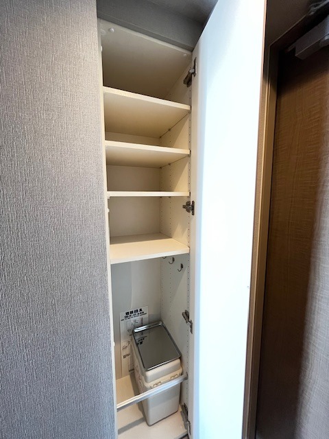 ラクラス南行徳4階 収納