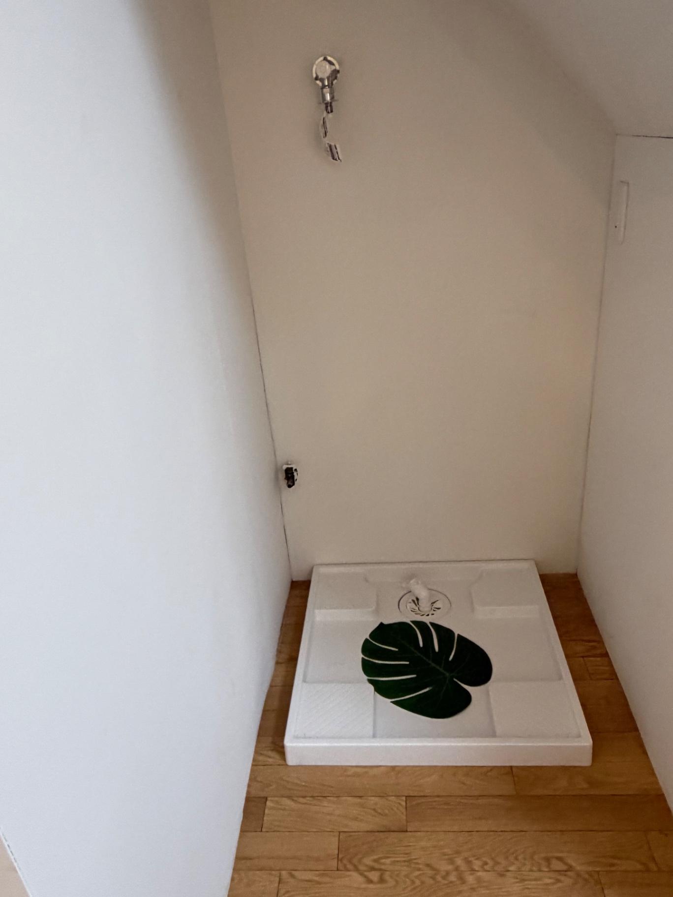 桜とひなたのガレージハウス 屋内洗濯機置き場を新たに設置しましたので安心ですね