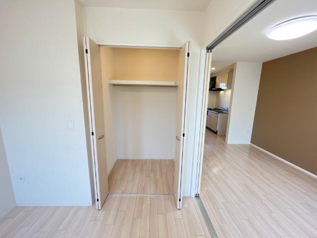 メゾン・ド・ルナ202号室 洋室収納