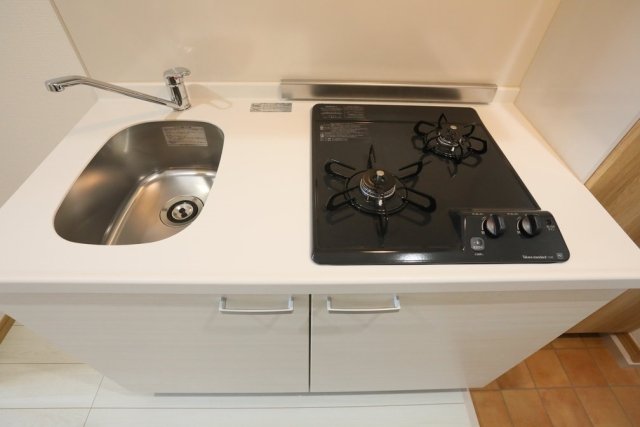リキュー王子神谷 システムキッチン(2口ガスコンロ)
