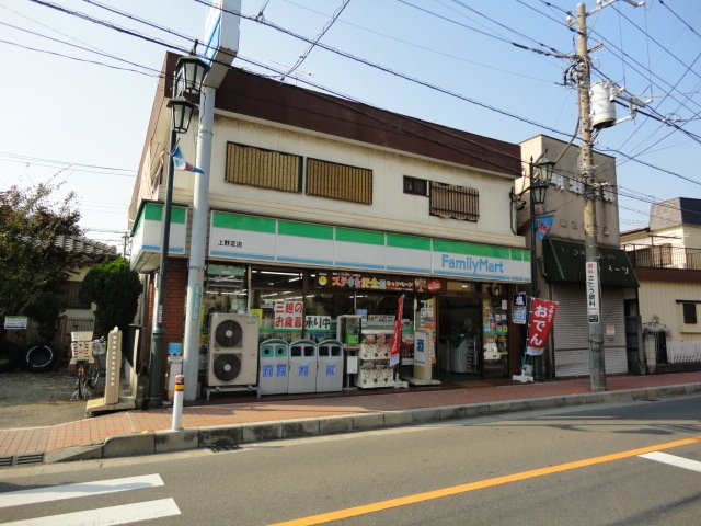 ベスティード ファミリーマート上野芝店まで102ｍ
