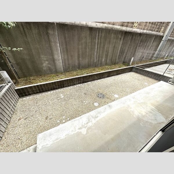 コンフォートスクエア102号室 テラス