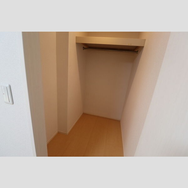 リビングタウン鍵山　A103号室 ウォークインクローゼット