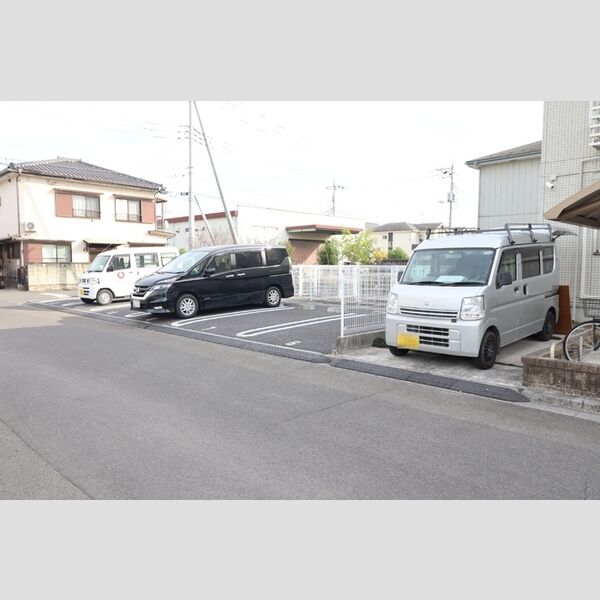 セタンドール緑町 駐車場