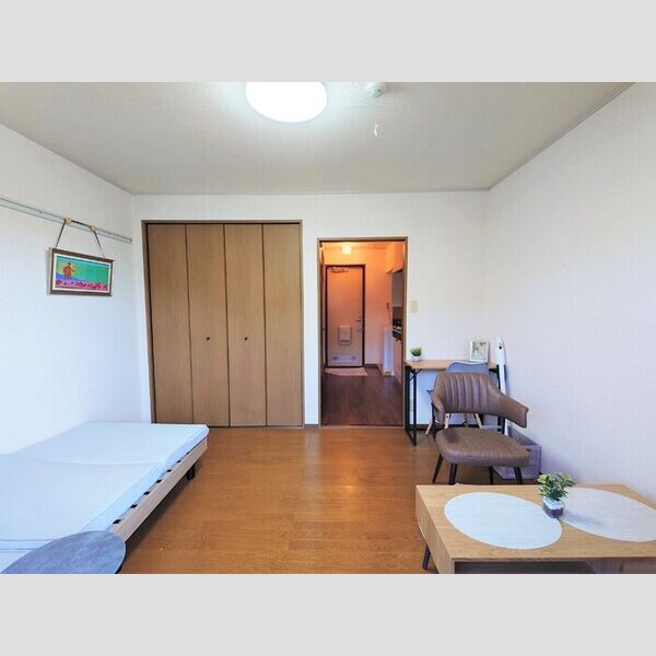 ジュネス国立 洋室7帖(別角度)