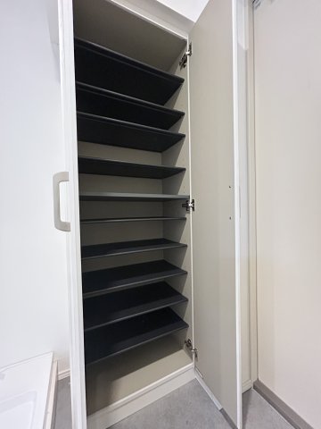 エルファーロ中野新井薬師 収納