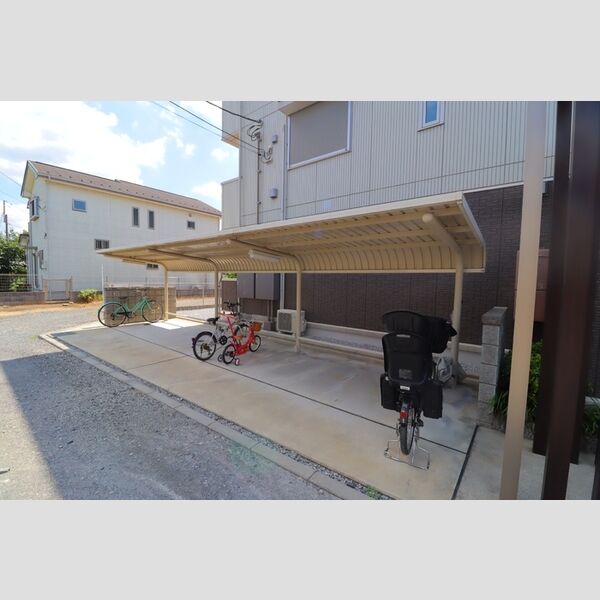 ソレイユ・ドミュール 駐輪場