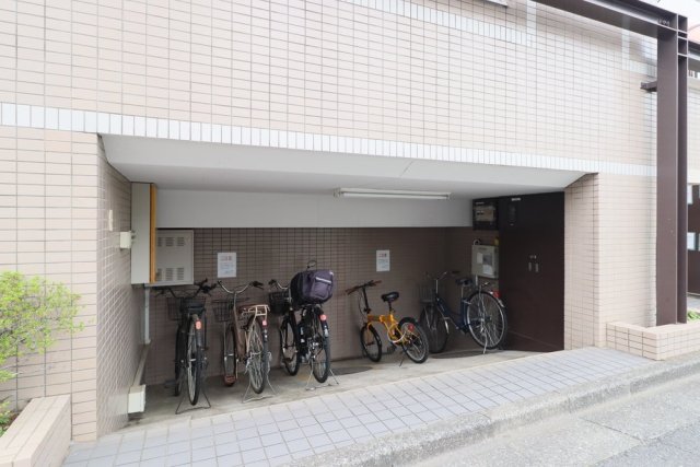 ミリオンコート西荻窪1階 駐輪場