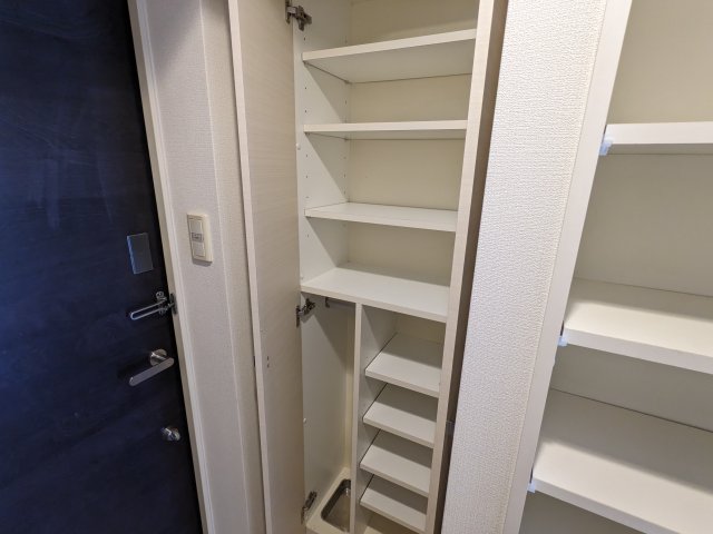 ガーデン萩中112号室 収納