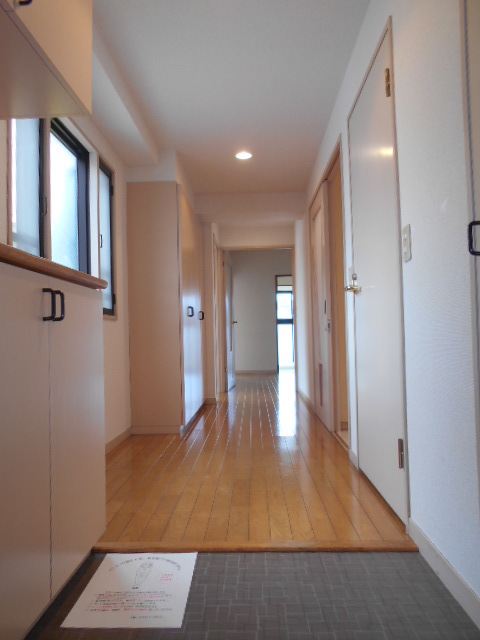 ラ・クラッセ西寺尾 玄関