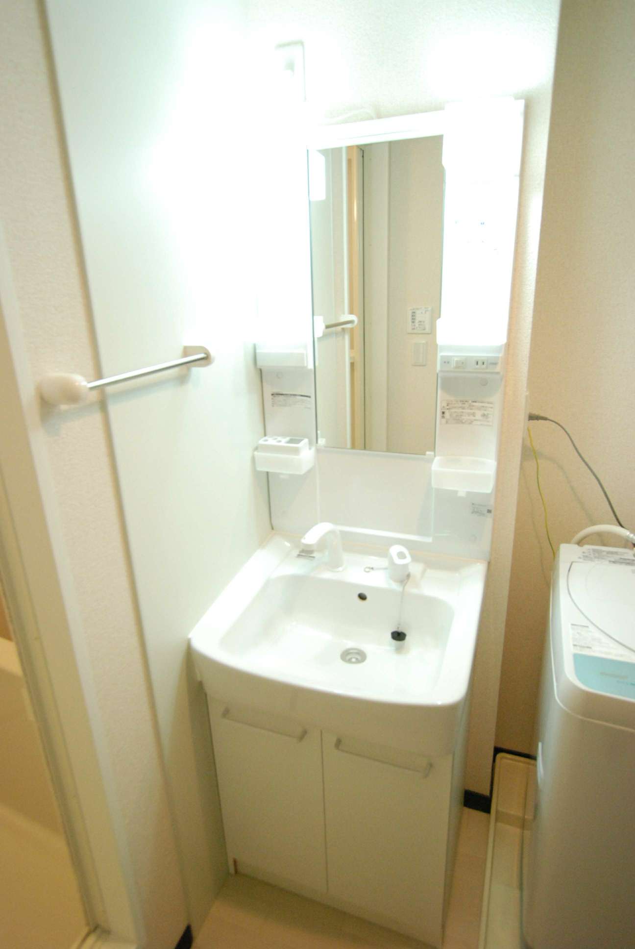 レオネクストロゴス 同タイプ写真の為、現況優先致します。