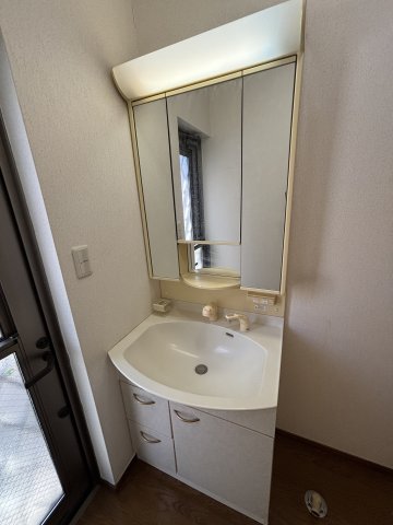 Ｕテラスハウス101号室 コンパクトで使いやすい洗面所です♪