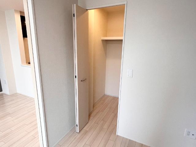 ｃａｓａ　ｓｅｒｅｎａ（カーサ　セレーナ）102号室 ウォークインクローゼット